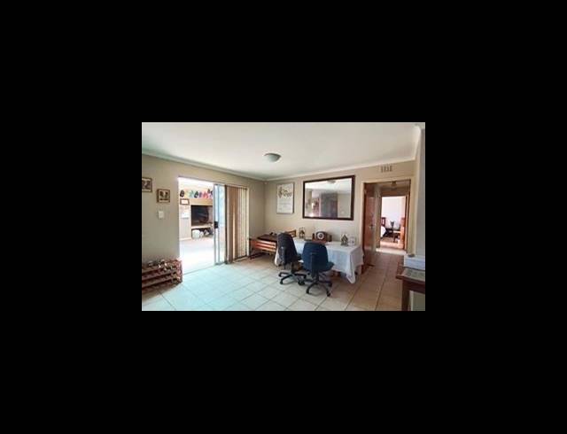 3 BEDROOM HOUSE FOR SALE IN WINDSOR PARK ESTATE